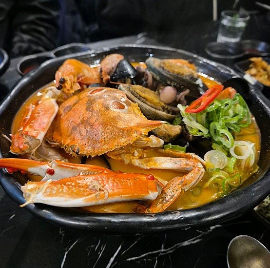 Interior of Moru Kuda Seogwipo restaurant